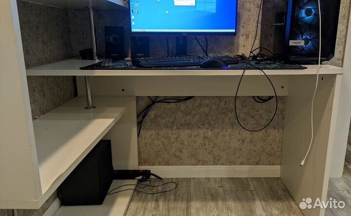 Компьютерный стол