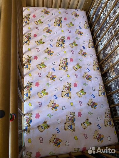 Кроватка детская с маятником и матрасом