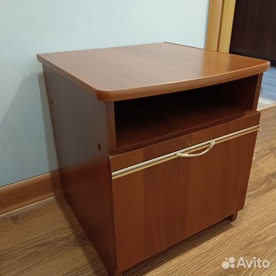 Тумба прикроватная