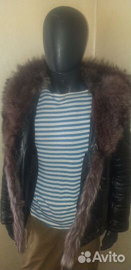 Зимний пуховик с меховым капюшоном