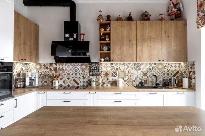 Кухня с каменным островом