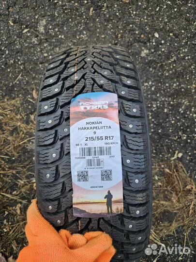 Nokian Tyres Hakkapeliitta 9 215/55 R17 98T