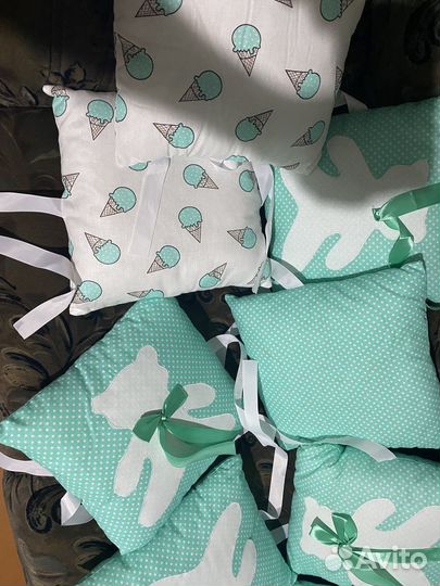 Бортики в кроватку, 12 штук, подушки в кроватку