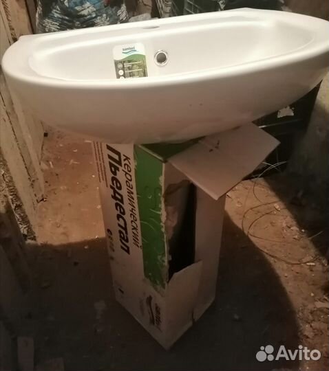 Раковина с пьедесталом