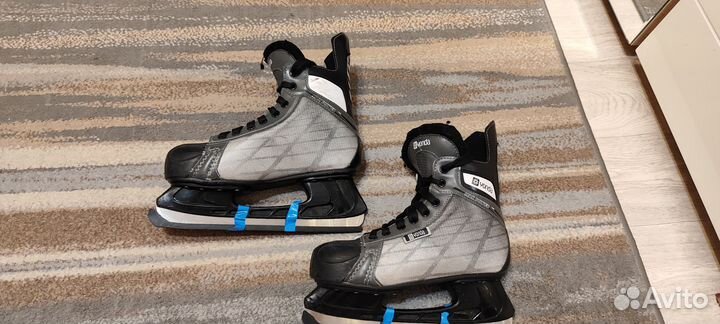 Коньки хоккейные