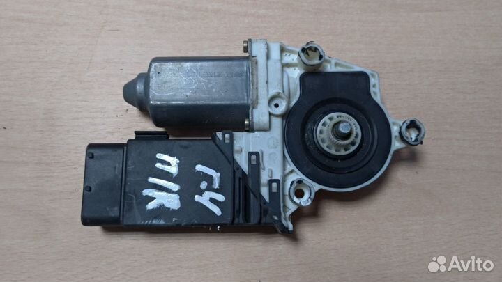 Моторчик стеклоподъёмника передний правый