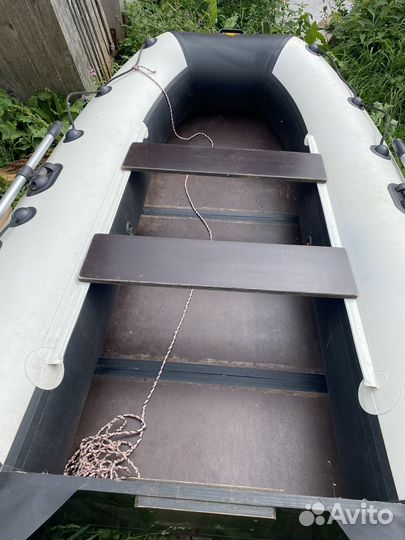 Моторная лодка с мотором