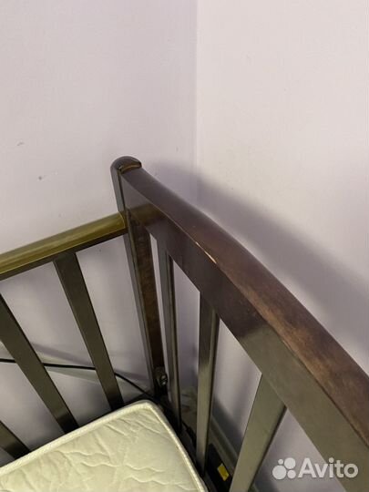 Кроватка для новорожденных с маятником