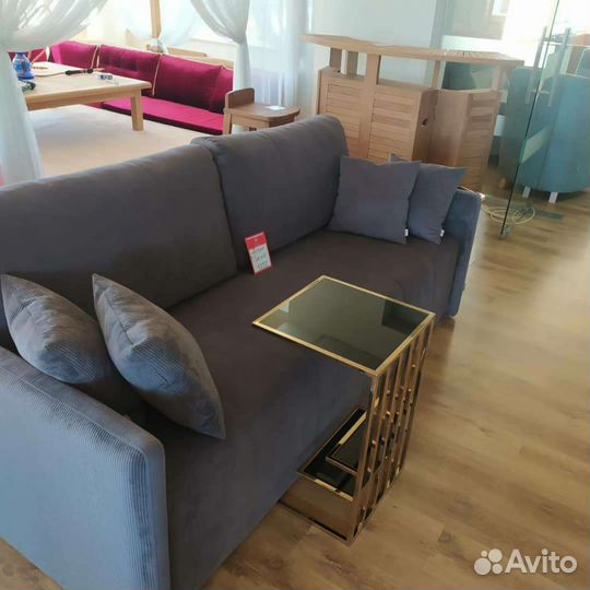 Столик из нержавейки под золото