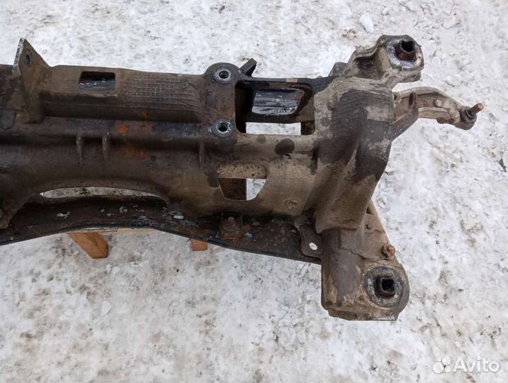 Подрамник Dodge Caravan 3