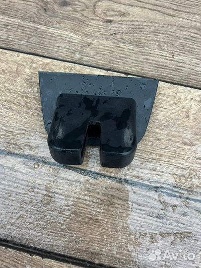 Обшивка замка багажника Audi 3 8P 1.8 2008