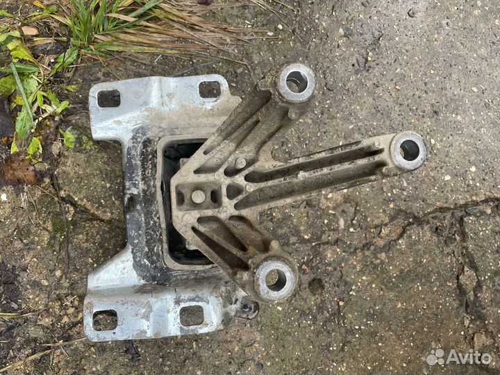 Опора МКПП Ford Focus 2 с кронштейном