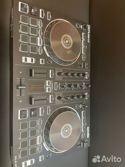Dj контролер Roland 202