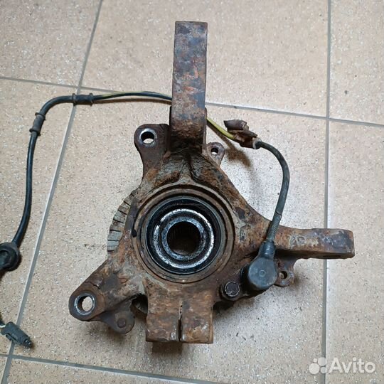 Кулак + ступица передний левый subaru legacy 2