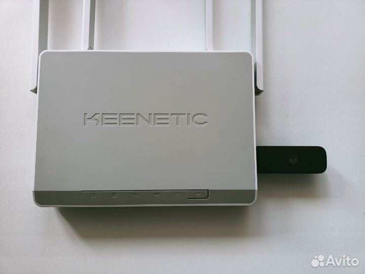 Wi-Fi роутер Keenetic Hopper KN-3810