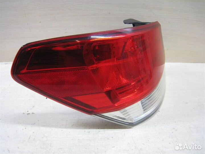 Фонарь задний наружный левый Subaru Legacy/ Outba