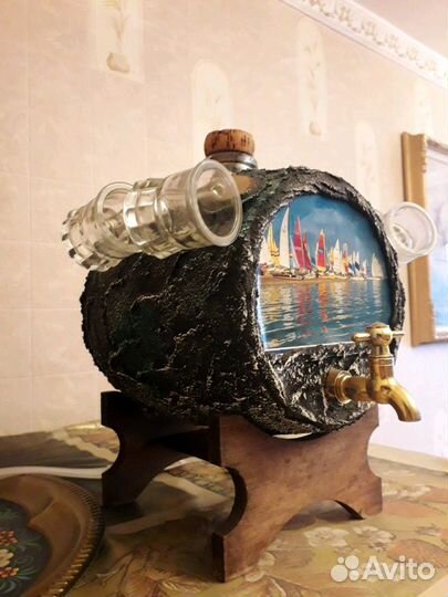 Бочонок для напитков и набор рюмок