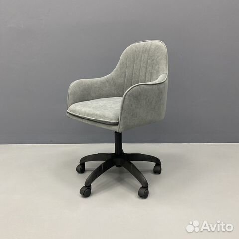 Кресло стул на колесах мягкое