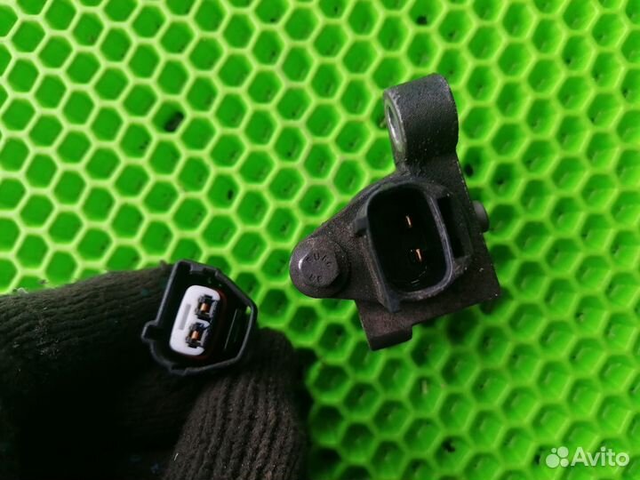 Датчик коленвала на Volvo Фрилендер LR 3,2л