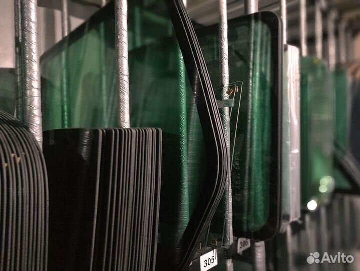 Стекло лобовое (верхнее) Volvo EW 140