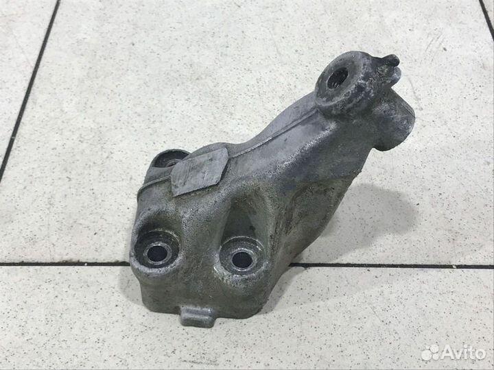 Кронштейн двигателя