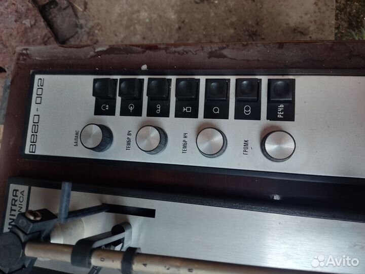 Виниловый проигрыватель