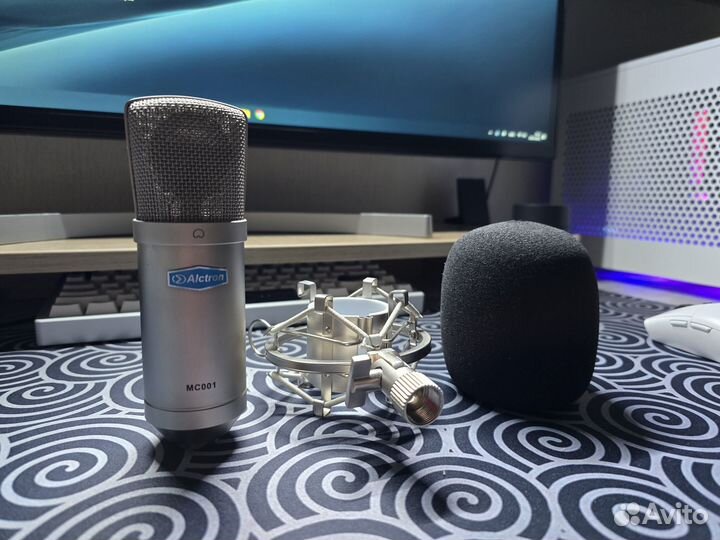 Студийный конденсаторный микрофон Alctron MC001