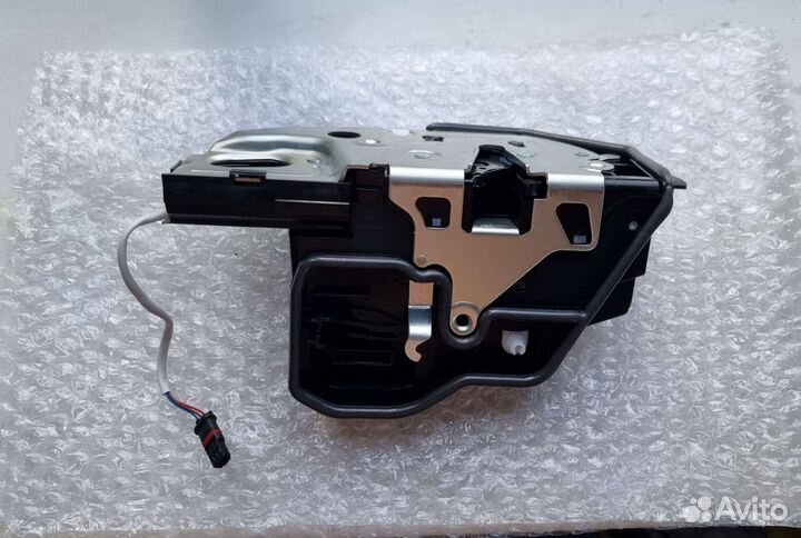 Замок двери BMW под доводчик