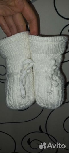 Шапочка и пинетки для малыша