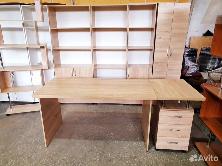 Стол письменный