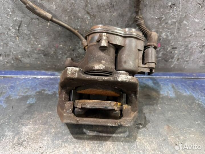 Суппорт задний левый Bmw 5 F10 N55B30A 3.0T