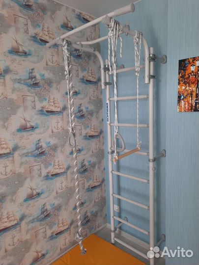 Шведская стенка с турником