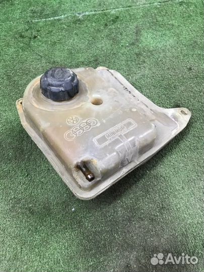 Бачок расширительный Audi 100 C3 DR