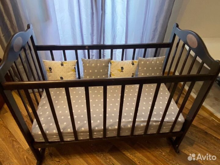 Детская кроватка с матрасом