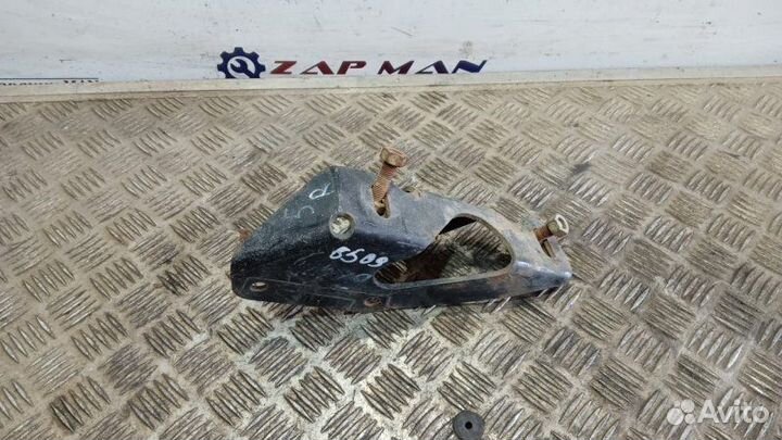 Кронштейн бампера правый Man Tgl