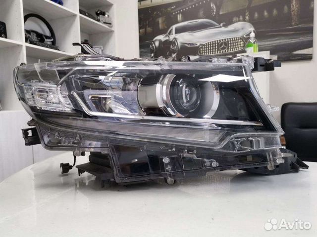 Фара правая LED Toyota Land Cruiser Prado 150 2020