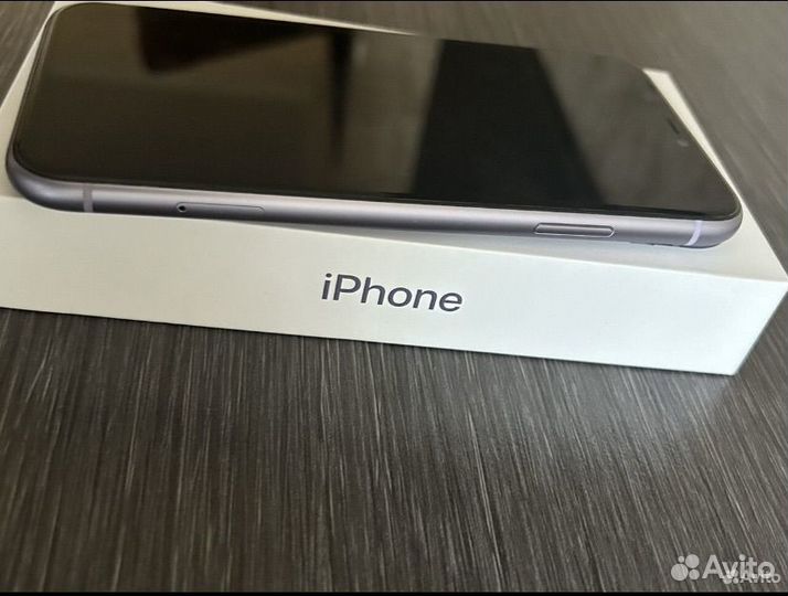 Телефон iPhone 11