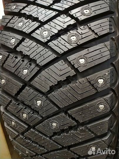 Goodyear Ultragrip Ice Arctic 195/65 R15
