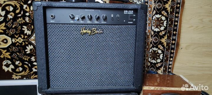 Басовый комбоусилитель