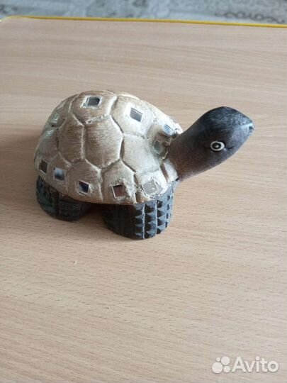 Сувенир черепаха из дерева