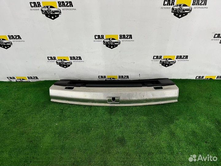 Обшивка замка багажника Audi Q3