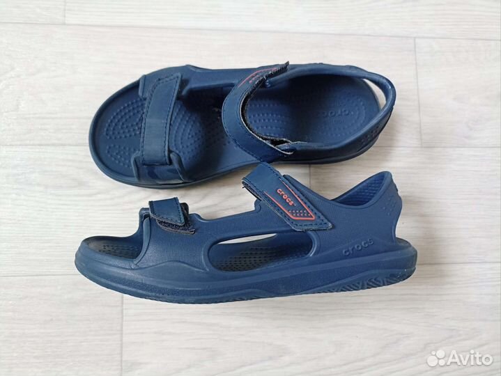 Сандалии crocs j2