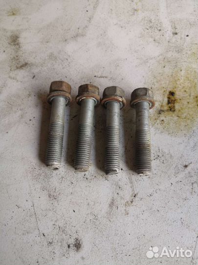 Болт крепления опоры двигателя Рио 3 солярис 1