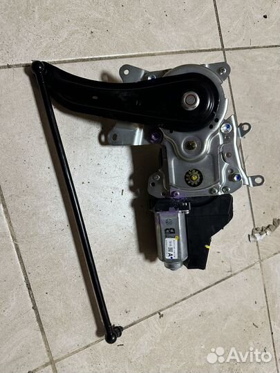 Механизм поднятия крышки багажника outlander 3