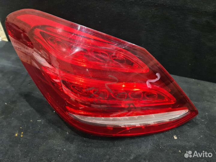 Задний левый фонарь Mercedes W205 с дефектом