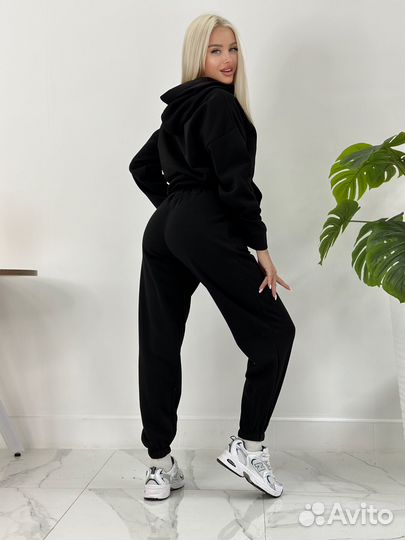 Спортивный костюм женский