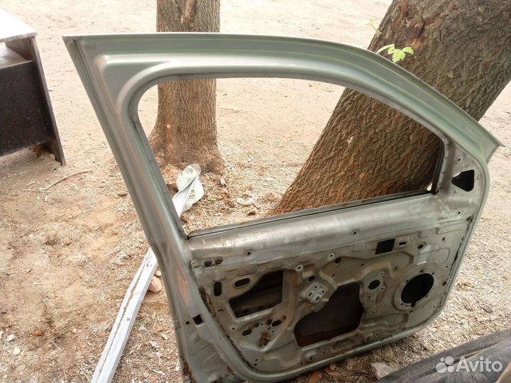 Дверь передняя левая renault logan 1