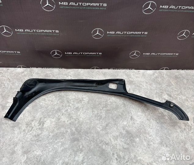 Накладка багажника задняя левая Mercedes-Benz