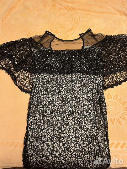 Вечернее платье с сеткой и пайетками