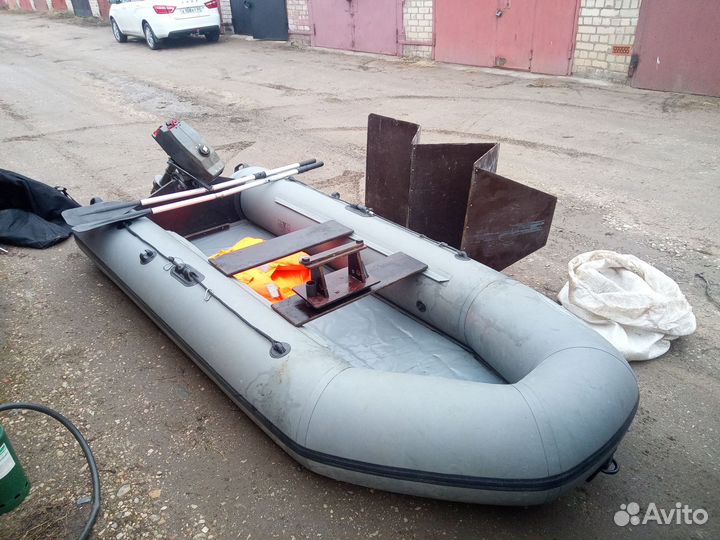 Продам лодку с мотором Tohatsu
